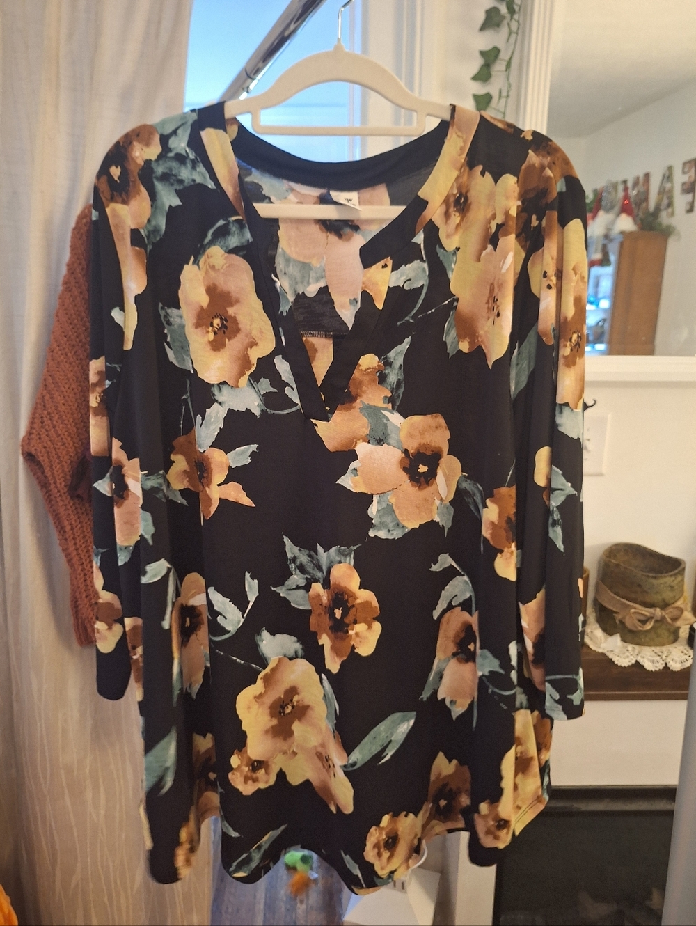 Floral 3/4 Length Sleeve Top